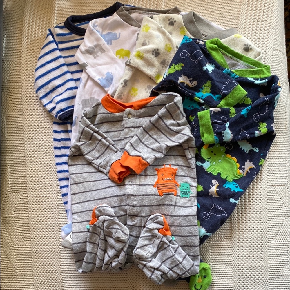5 Carter’s 3M Onesies